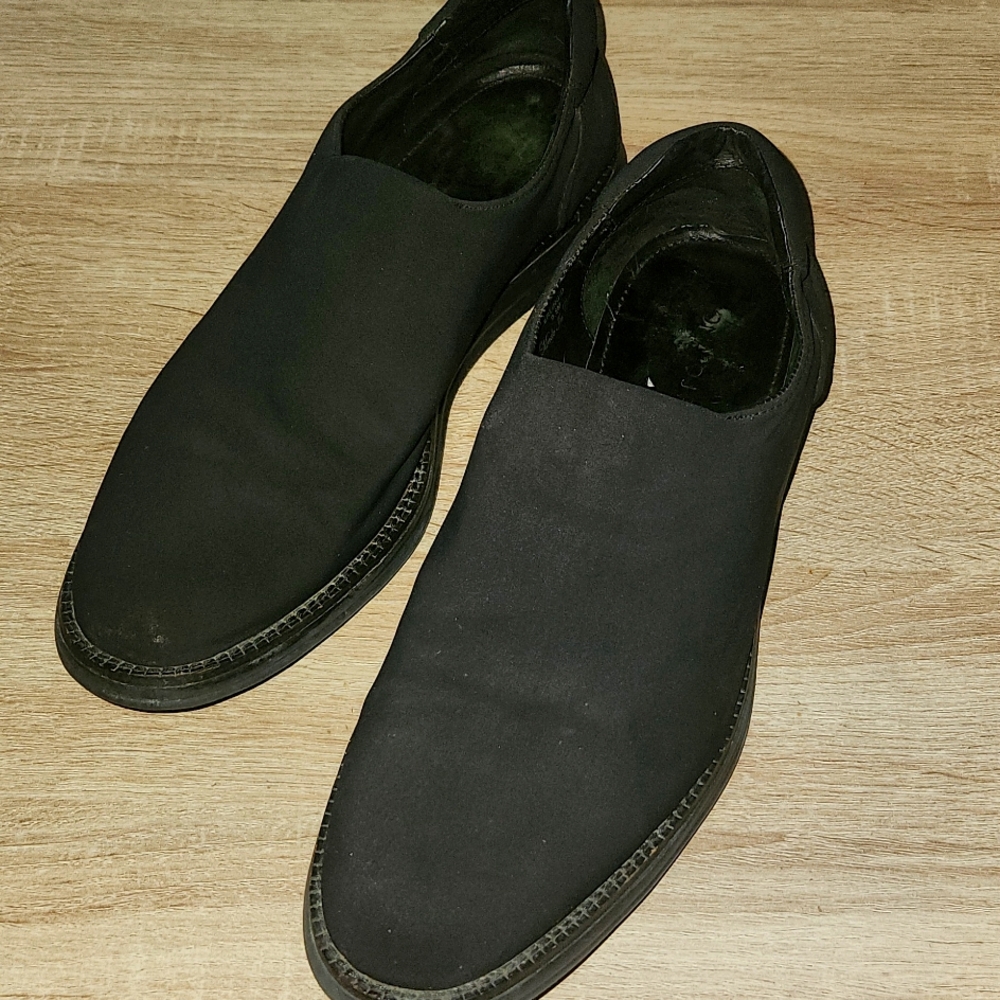 Donald J Pliner Mens Slip Ons. 9.5